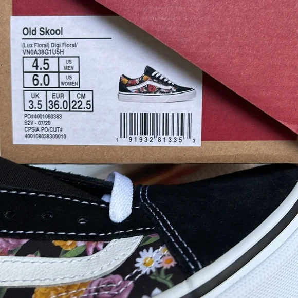 Vans WMNS Old Skool
(Lux Floral) Digi Floral/
VN0A38G1U5H
Sneakers - Picture 16 of 16